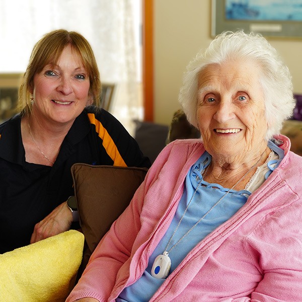 Liz-&-Beverley-on-the-couch